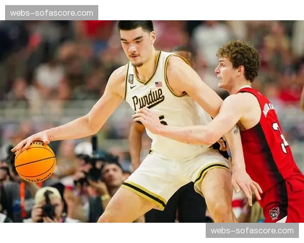 NCAA摔跤锦标赛首日：宾夕法尼亚州立大学展现统治力